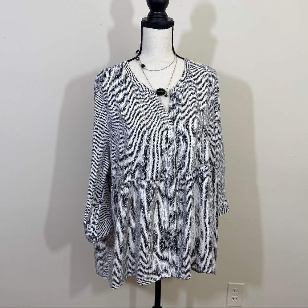 Jones& Co sz 1X tunic in a black. and white design similar to a plaid